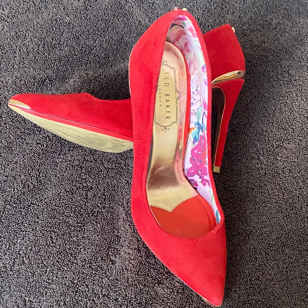 Ted Baker Red Suede Pointed Pumps with Gold Accents sz 6.5 36.5